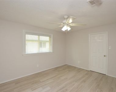 703 Flower Field Court - Photo Thumbnail 11