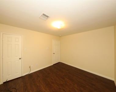 21430 Palma Grv - Photo Thumbnail 4