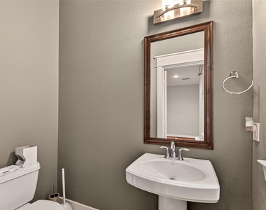 1510 Crockett Street - Photo Thumbnail 15