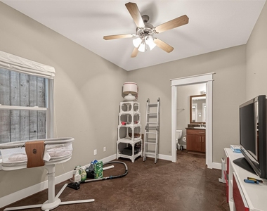 1510 Crockett Street - Photo Thumbnail 17