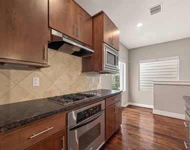 1510 Crockett Street - Photo Thumbnail 13