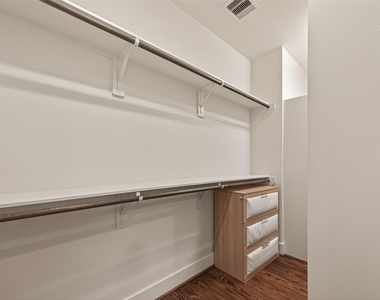 1510 Crockett Street - Photo Thumbnail 31