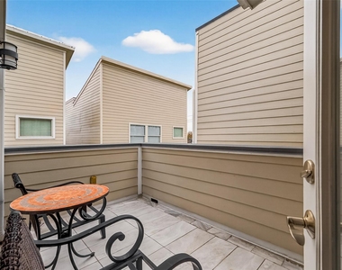 1510 Crockett Street - Photo Thumbnail 32