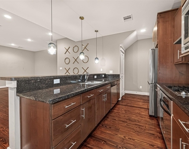 1510 Crockett Street - Photo Thumbnail 11