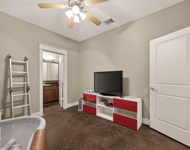 1510 Crockett Street - Photo Thumbnail 18