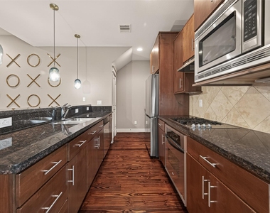 1510 Crockett Street - Photo Thumbnail 10