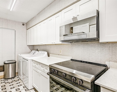 7700 Seawall Boulevard - Photo Thumbnail 14