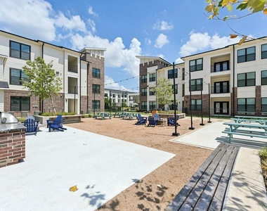 1800 Central Pine Street - Photo Thumbnail 6
