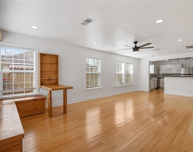 320 Coronado Street - Photo Thumbnail 8