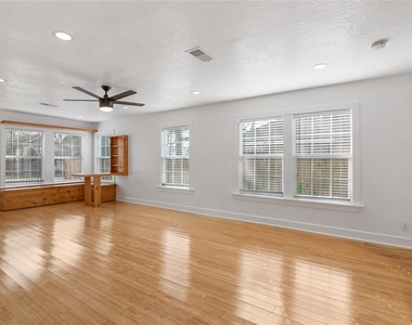 320 Coronado Street - Photo Thumbnail 11