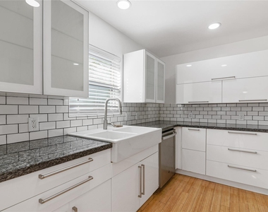 320 Coronado Street - Photo Thumbnail 16