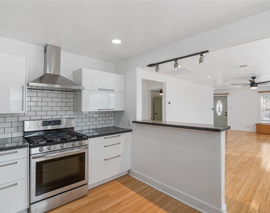 320 Coronado Street - Photo Thumbnail 18