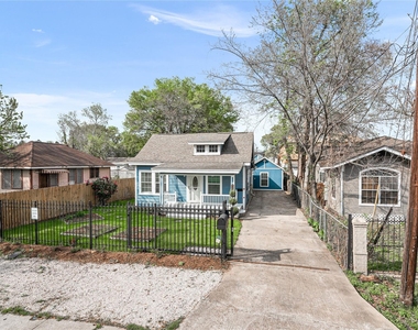 320 Coronado Street - Photo Thumbnail 3
