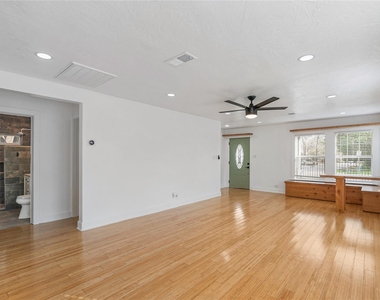 320 Coronado Street - Photo Thumbnail 10