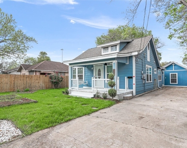 320 Coronado Street - Photo Thumbnail 1