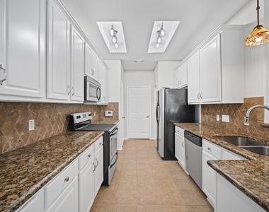 35 Ledgestone Place - Photo Thumbnail 8