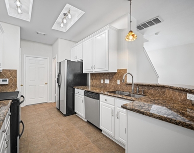 35 Ledgestone Place - Photo Thumbnail 7