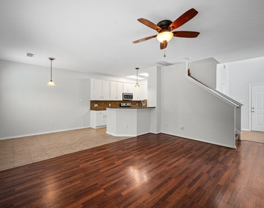 35 Ledgestone Place - Photo Thumbnail 6
