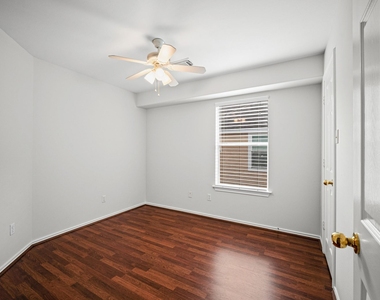 35 Ledgestone Place - Photo Thumbnail 18