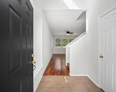 35 Ledgestone Place - Photo Thumbnail 4