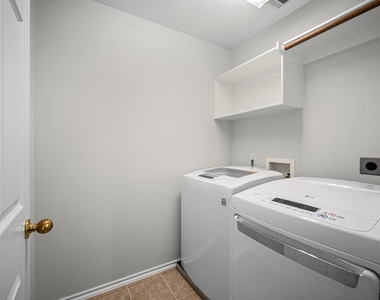 35 Ledgestone Place - Photo Thumbnail 12