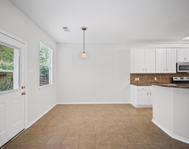 35 Ledgestone Place - Photo Thumbnail 10