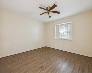 103 Brigadoon Lane - Photo Thumbnail 11