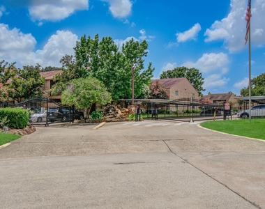 10555 Turtlewood Court - Photo Thumbnail 26