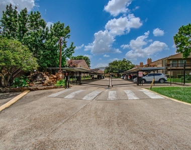 10555 Turtlewood Court - Photo Thumbnail 27