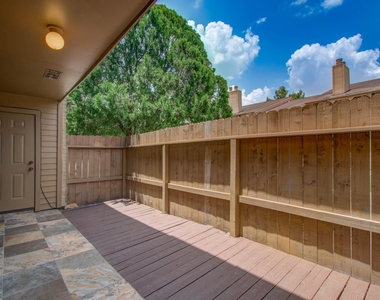 10555 Turtlewood Court - Photo Thumbnail 6
