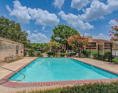 10555 Turtlewood Court - Photo Thumbnail 23