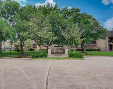 10555 Turtlewood Court - Photo Thumbnail 29