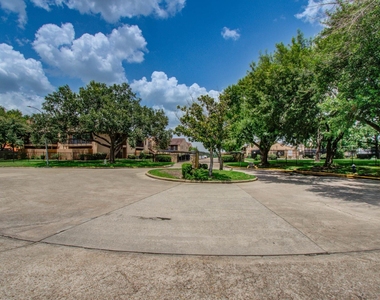 10555 Turtlewood Court - Photo Thumbnail 28
