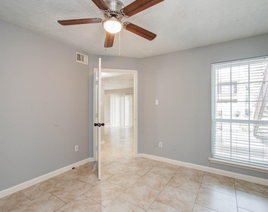 10555 Turtlewood Court - Photo Thumbnail 12