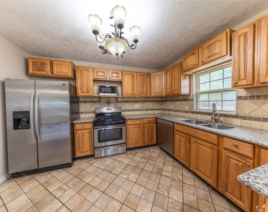 1229 W 21st Street - Photo Thumbnail 4