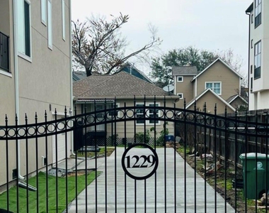 1229 W 21st Street - Photo Thumbnail 1