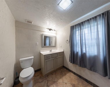 1229 W 21st Street - Photo Thumbnail 13