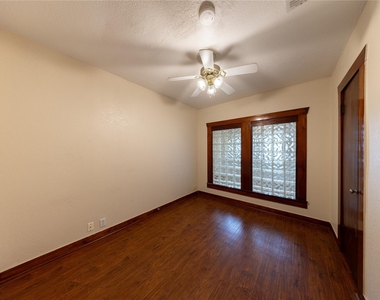 1229 W 21st Street - Photo Thumbnail 17