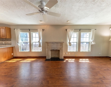 1229 W 21st Street - Photo Thumbnail 3