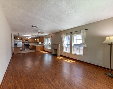 1229 W 21st Street - Photo Thumbnail 5