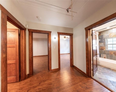 1229 W 21st Street - Photo Thumbnail 9