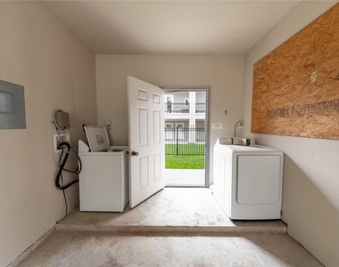 1229 W 21st Street - Photo Thumbnail 19