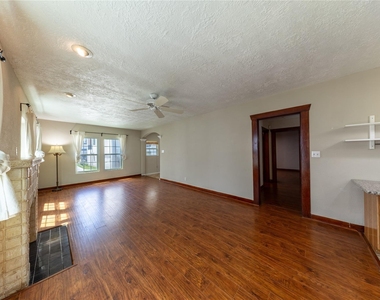 1229 W 21st Street - Photo Thumbnail 6