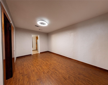 1229 W 21st Street - Photo Thumbnail 11