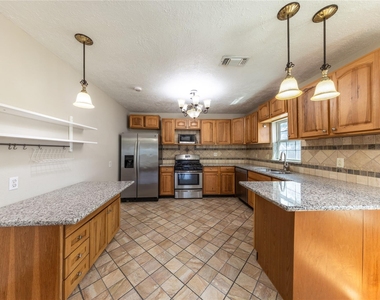 1229 W 21st Street - Photo Thumbnail 7