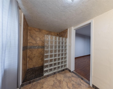 1229 W 21st Street - Photo Thumbnail 12