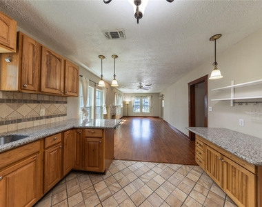 1229 W 21st Street - Photo Thumbnail 8