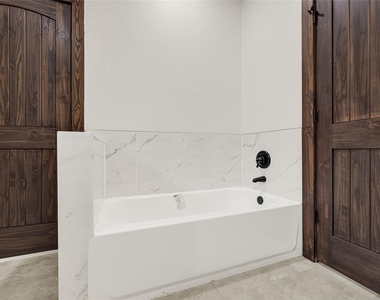 29527b Turnbury Village Drive - Photo Thumbnail 14