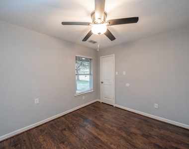 1907 Ashford Hollow Lane - Photo Thumbnail 18
