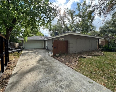 1907 Ashford Hollow Lane - Photo Thumbnail 5